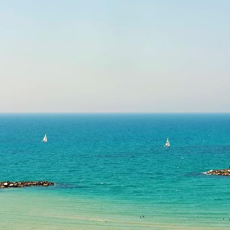 Excellent Beachfront Apt W/ Pool Access By Sea N' Rent Tel Aviv Bagian luar foto