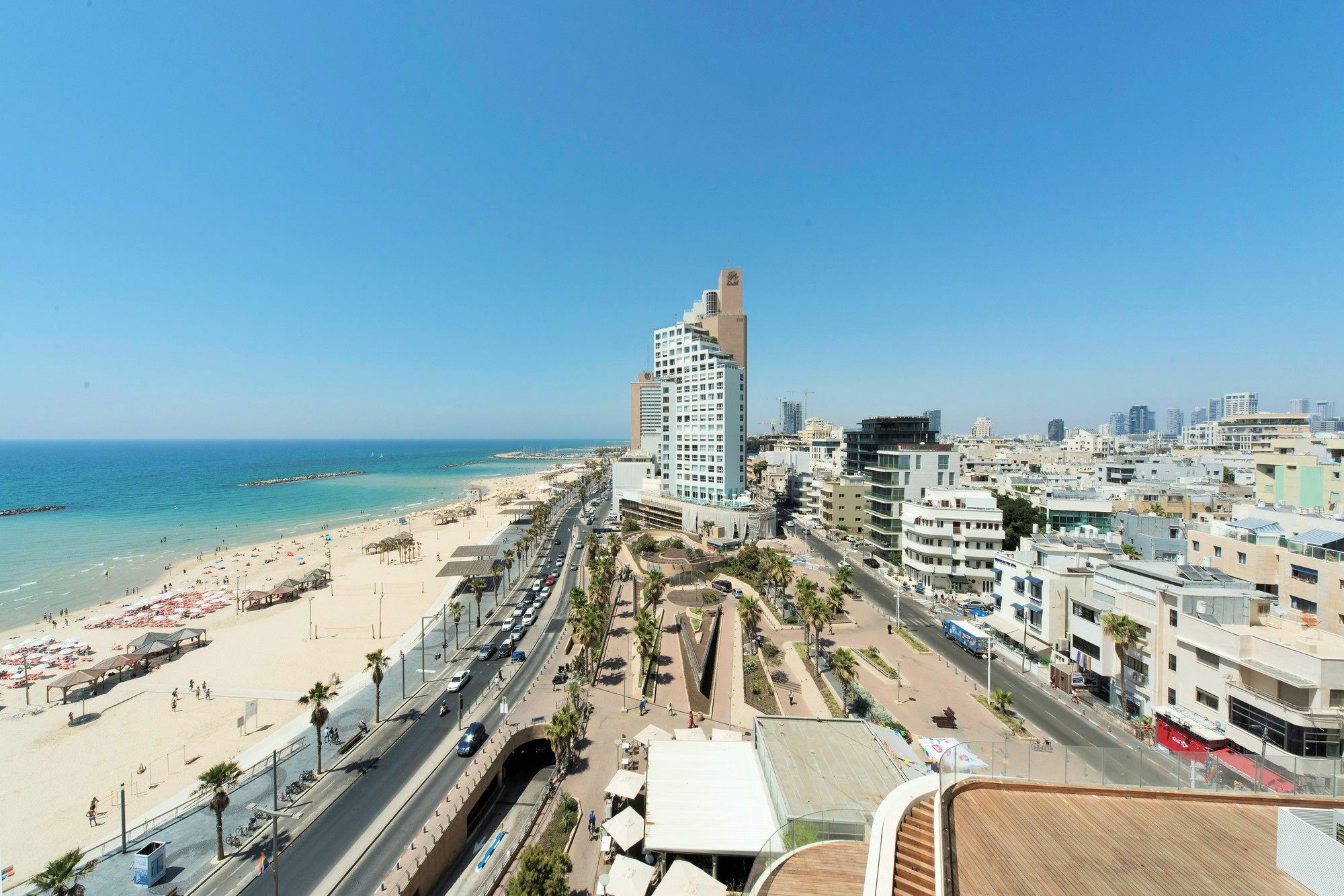 Excellent Beachfront Apt W/ Pool Access By Sea N' Rent Tel Aviv Bagian luar foto