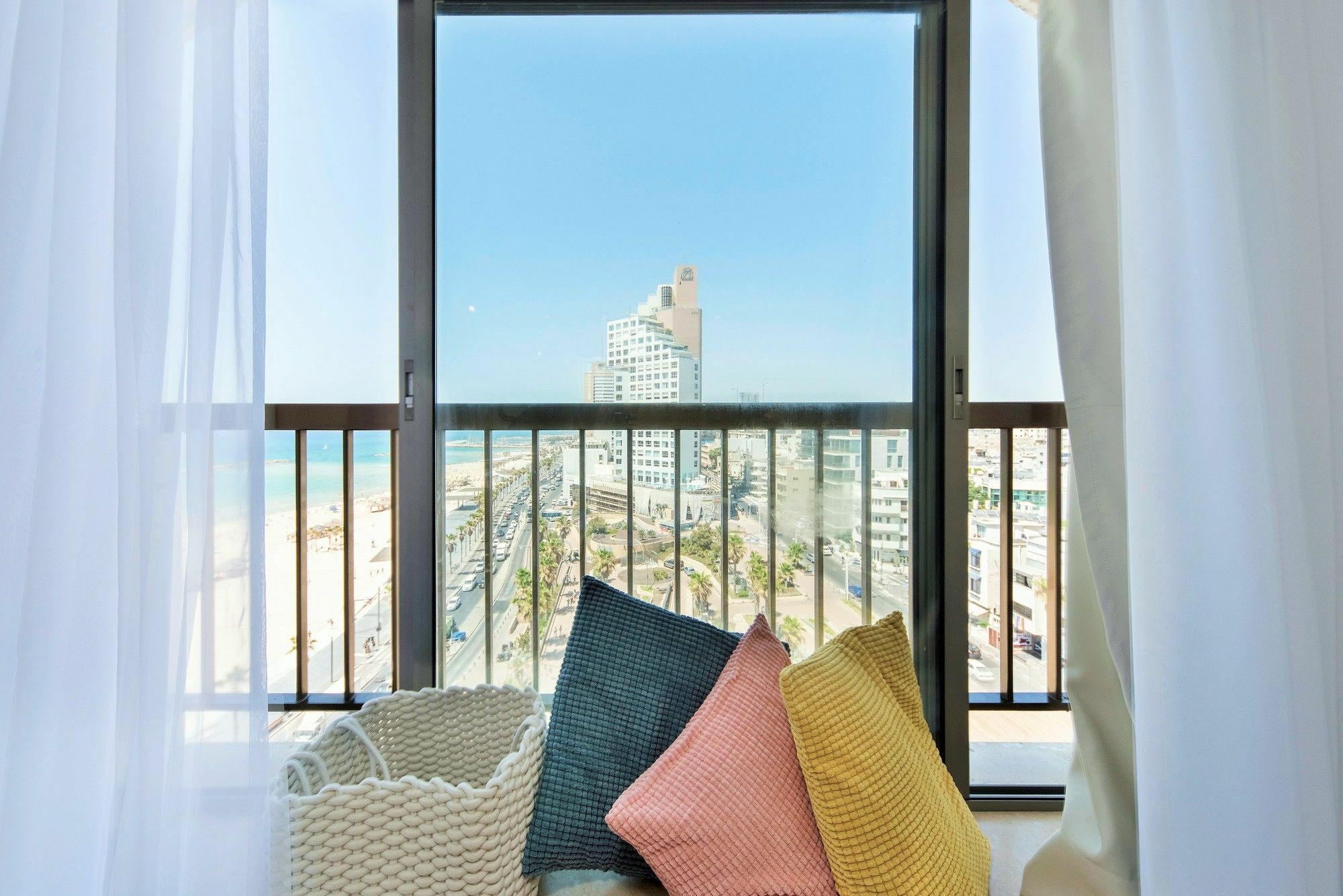 Excellent Beachfront Apt W/ Pool Access By Sea N' Rent Tel Aviv Bagian luar foto