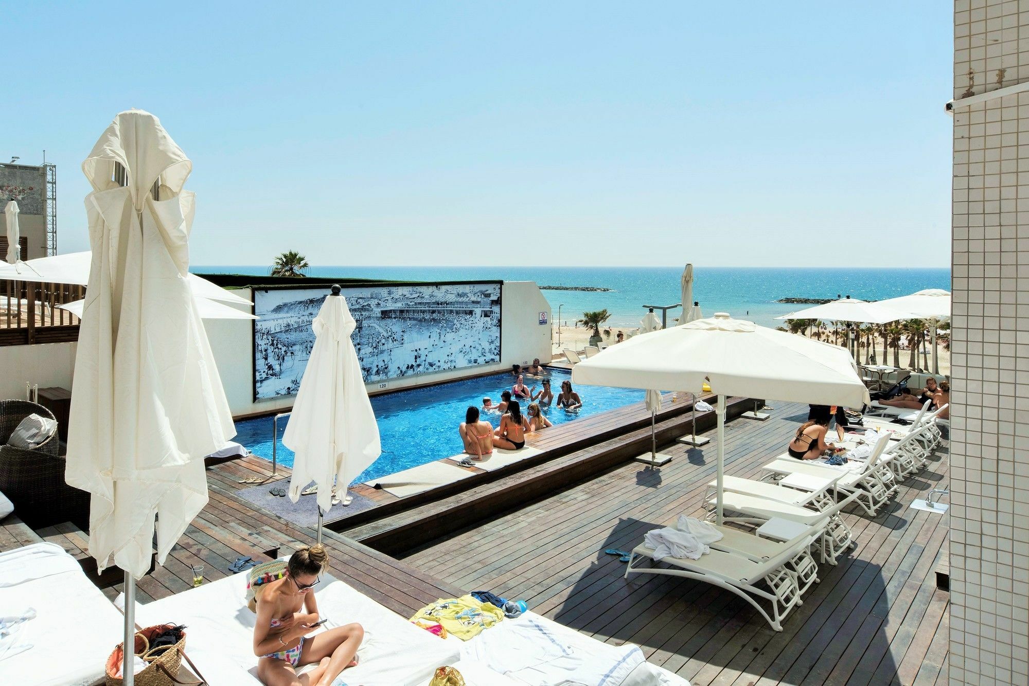 Excellent Beachfront Apt W/ Pool Access By Sea N' Rent Tel Aviv Bagian luar foto
