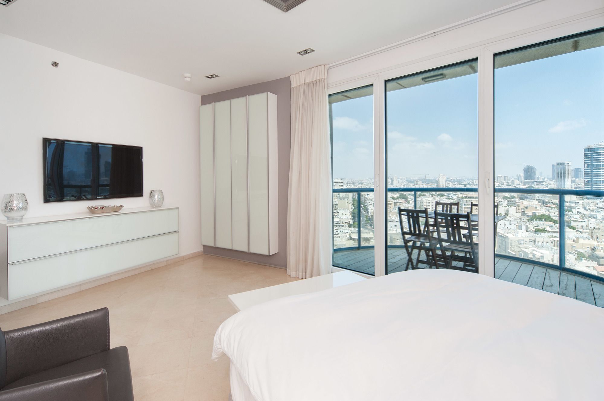 Excellent Beachfront Apt W/ Pool Access By Sea N' Rent Tel Aviv Bagian luar foto