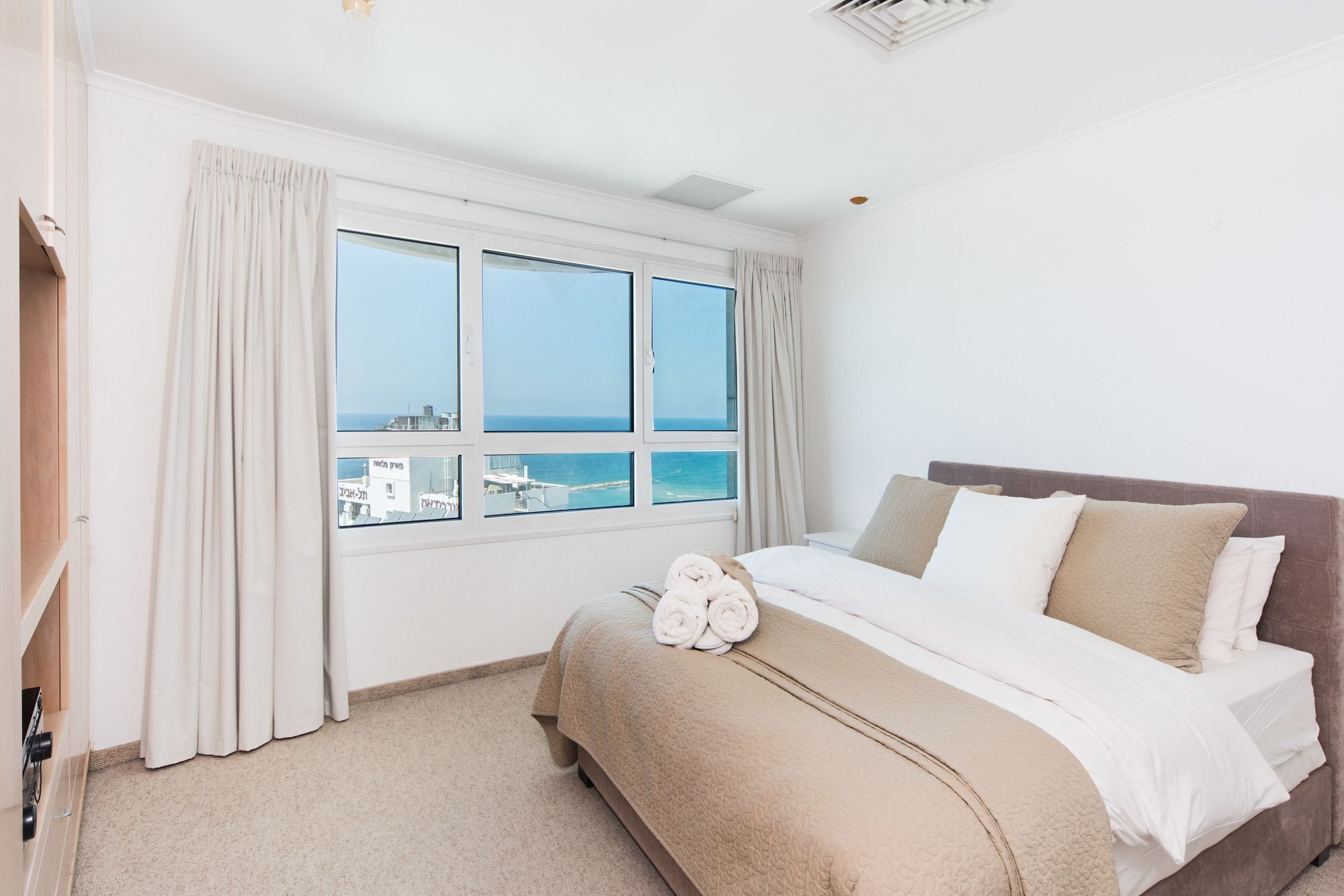 Excellent Beachfront Apt W/ Pool Access By Sea N' Rent Tel Aviv Bagian luar foto