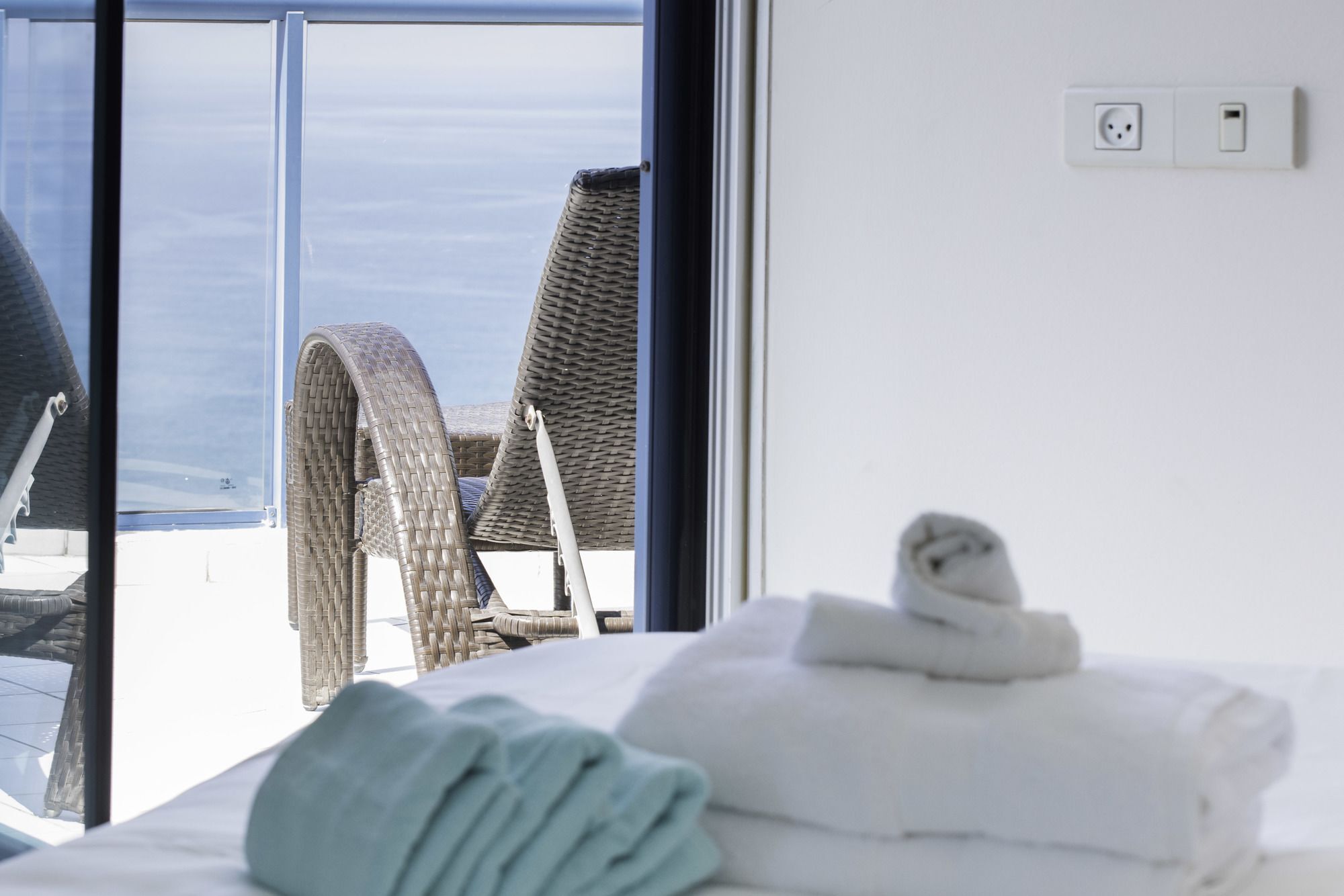 Excellent Beachfront Apt W/ Pool Access By Sea N' Rent Tel Aviv Bagian luar foto