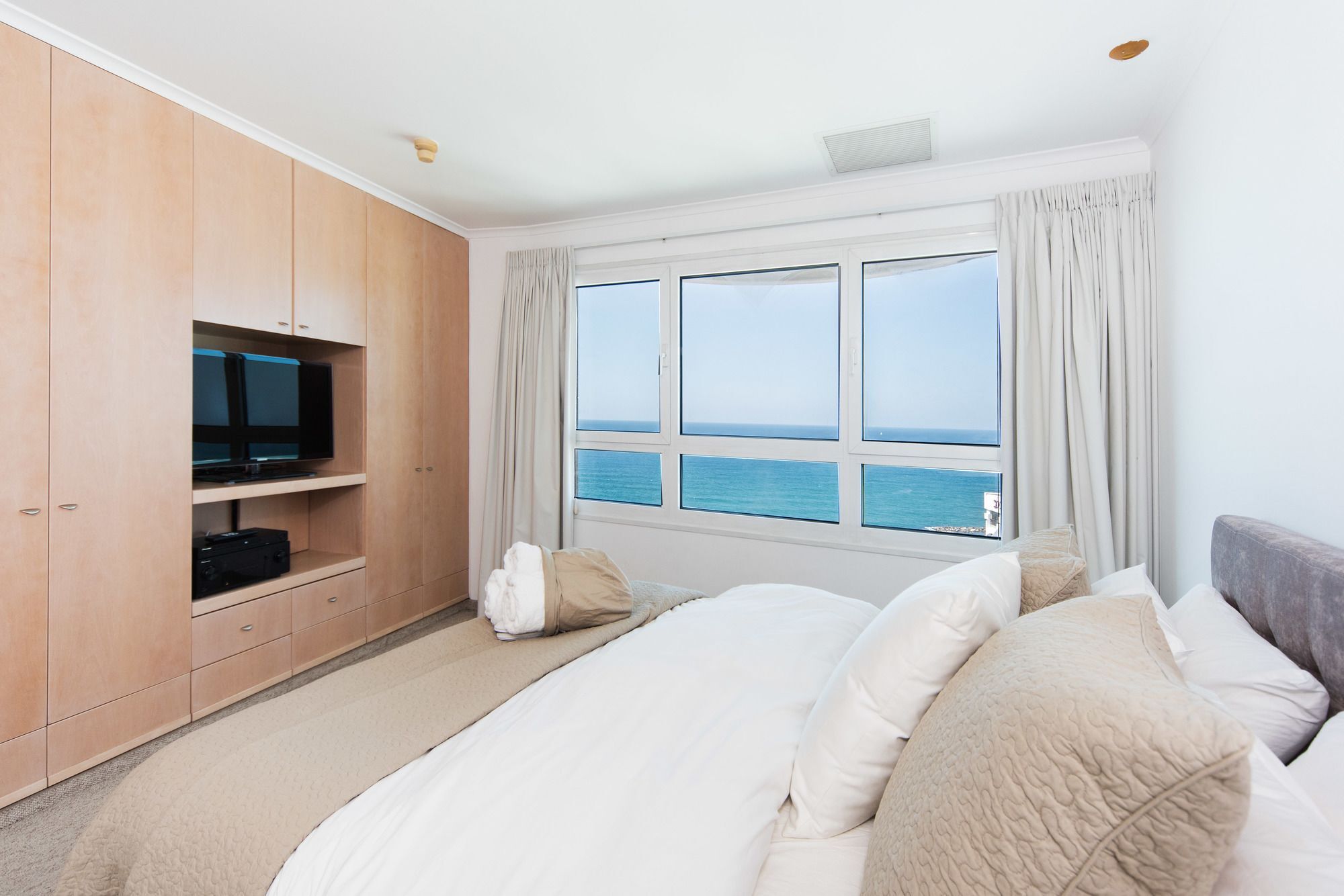 Excellent Beachfront Apt W/ Pool Access By Sea N' Rent Tel Aviv Bagian luar foto