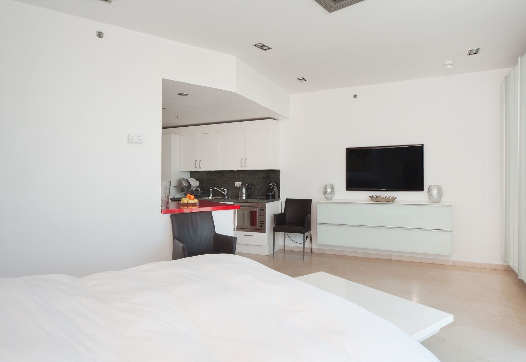 Excellent Beachfront Apt W/ Pool Access By Sea N' Rent Tel Aviv Bagian luar foto